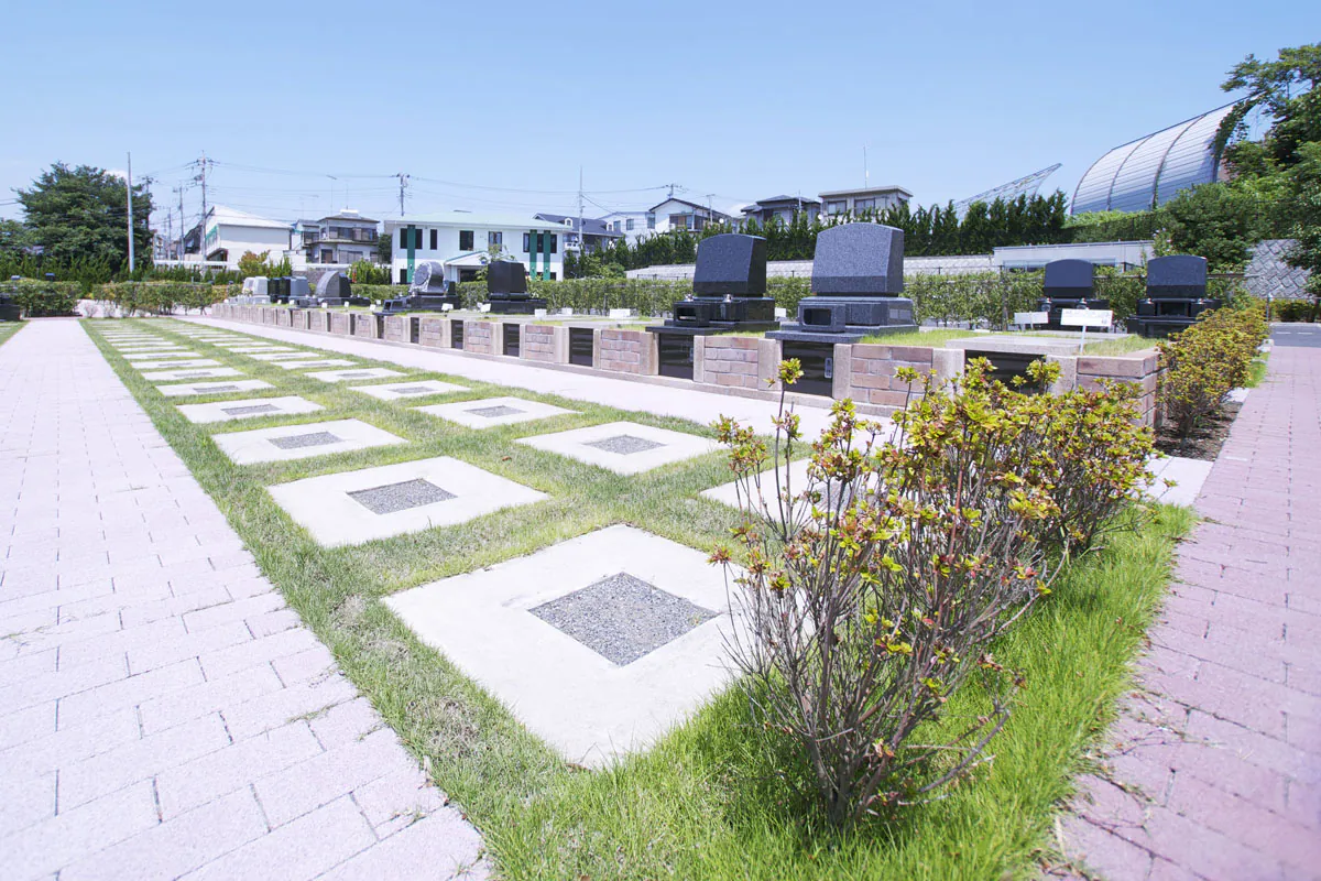 綾瀬蓼川霊園　天空の郷